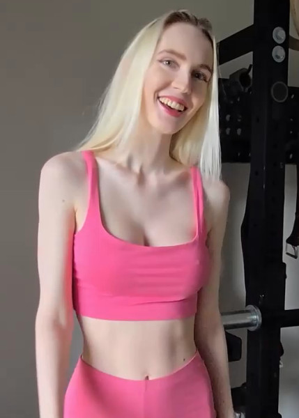 金发洋妞骚逼，健身用鲍鱼来顶，粉色配白皙巨臀真爽