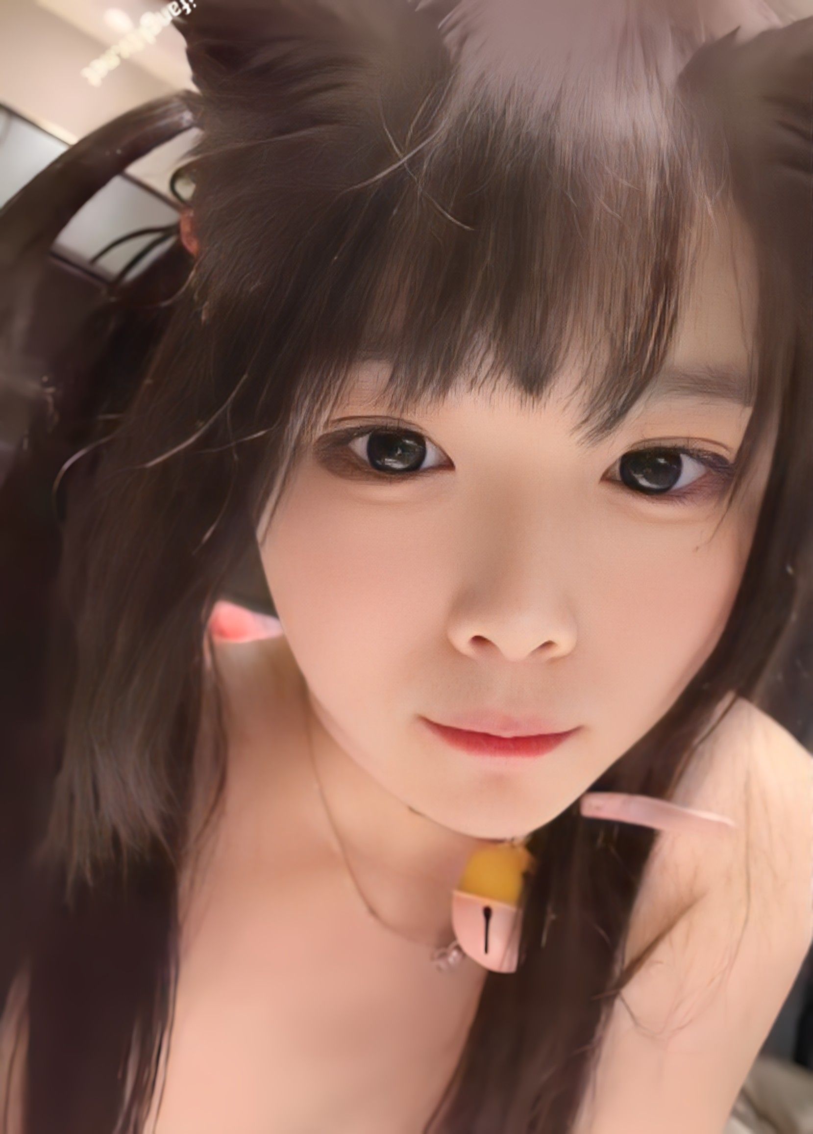 这也太清纯了，自慰后还舔手指上淫水