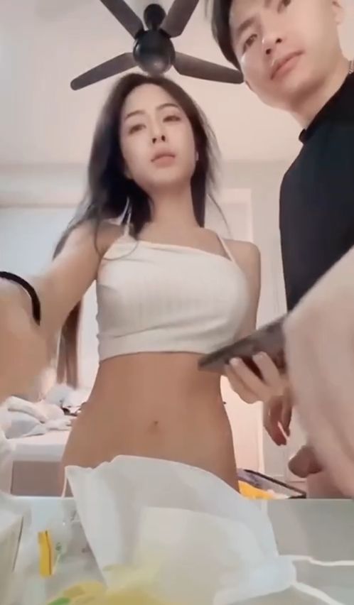 超级性冷淡的女友，一开始还不给拍摄，做爱的时候一直催男友快射